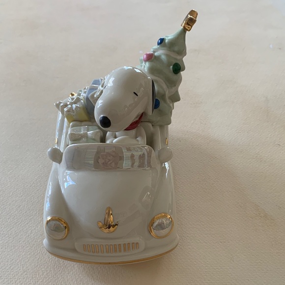 Lenox Holiday Snoopy Car Figurine with Gold Accents - Picture 2 of 16